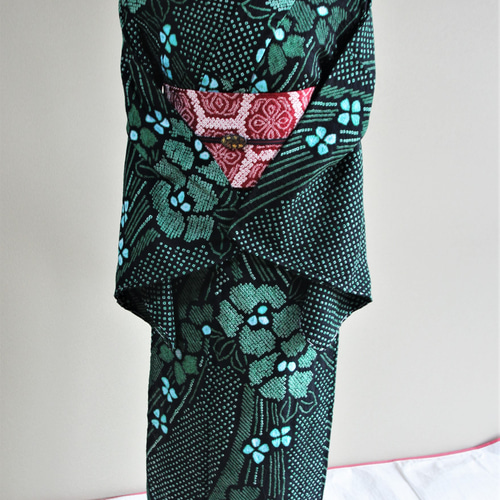 ◇有松鳴海絞 浴衣◇【黒+緑】少し毒のある個性的な色使いが妖艶な