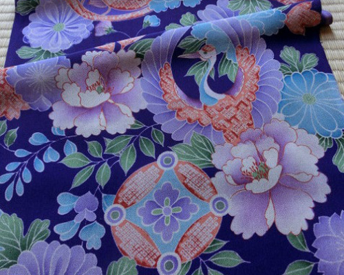 古布＊正絹錦紗縮緬＊紫地に鶴・お宝・花々＊35x130cm＊はぎれ