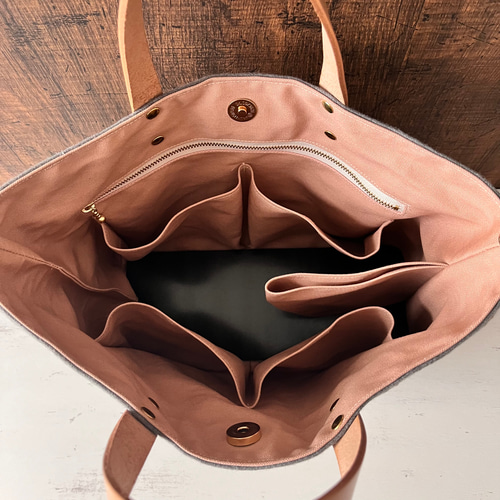 Mサイズ ミナペルホネン dop choucho 機能的なトートバッグ ライト