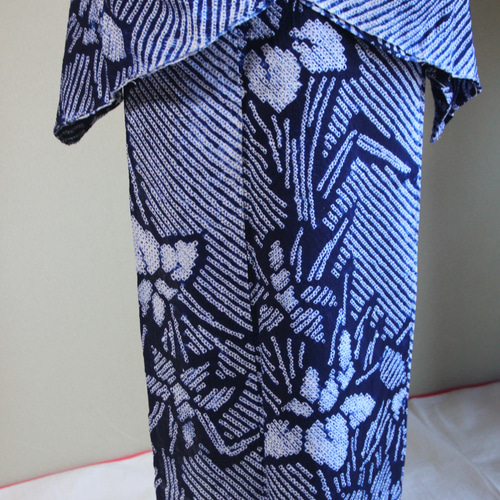 ◇現代 有松鳴海絞 浴衣◇【濃紺】意外と珍しい絞りのあやめ柄 静謐な