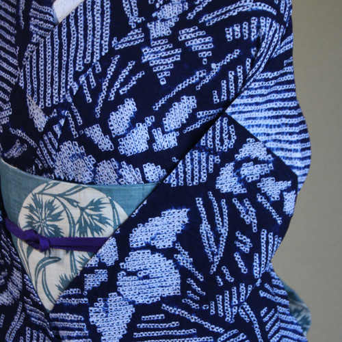 ◇現代 有松鳴海絞 浴衣◇【濃紺】意外と珍しい絞りのあやめ柄 静謐な