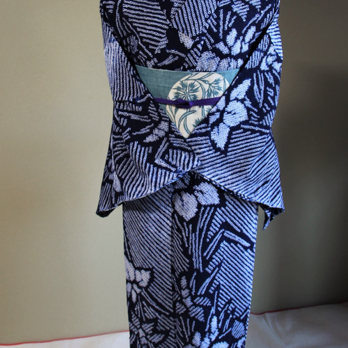 ◇現代 有松鳴海絞 浴衣◇【濃紺】意外と珍しい絞りのあやめ柄 静謐な