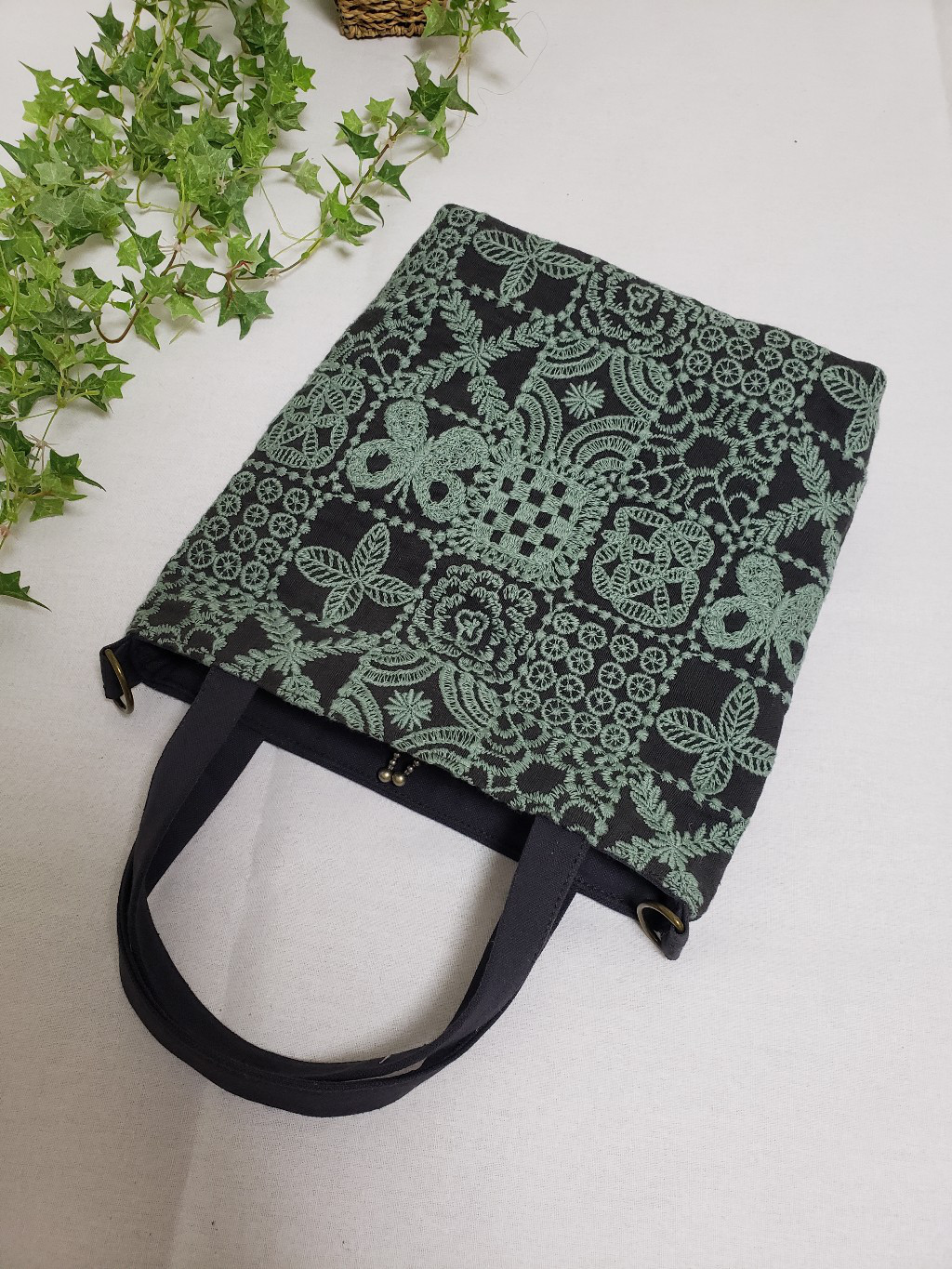 ミナペルホネン ファスナー楕円トートバックキーリング付き forest