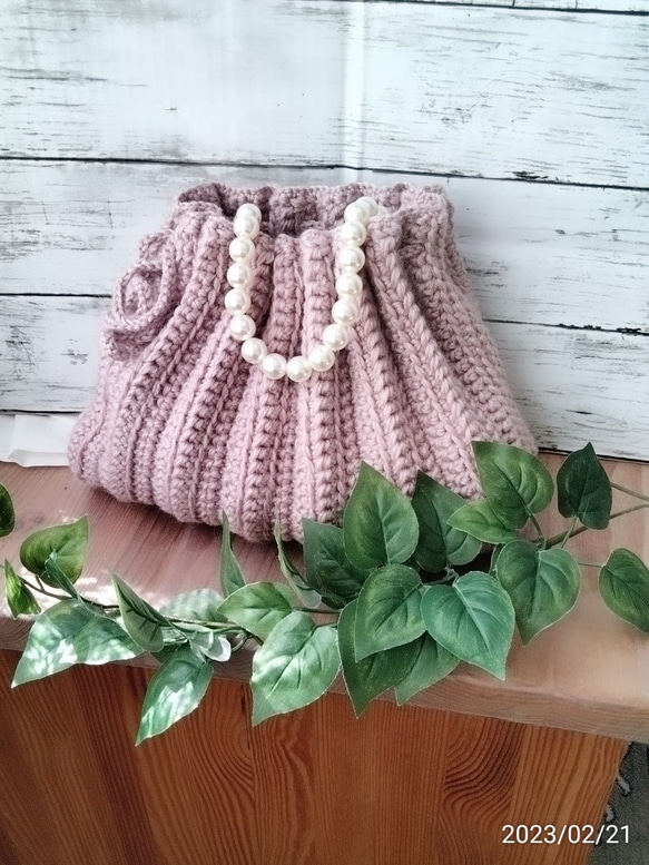 パール持ち手 ／エレガント／ニットバッグ／かぎ針編み／ハンドメイド