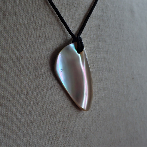 沖縄産夜光貝 ペンダントトップ 牙型内面研磨 ペンダントトップ