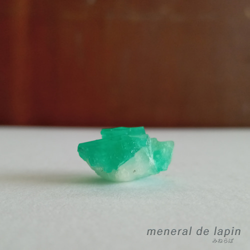 エメラルド原石 10.01カラット 天然石 mineral de lapin 通販 15520818