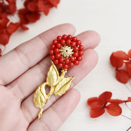 ブローチ】赤珊瑚 アンティークレトロなお花・ヴィンテージな真鍮の