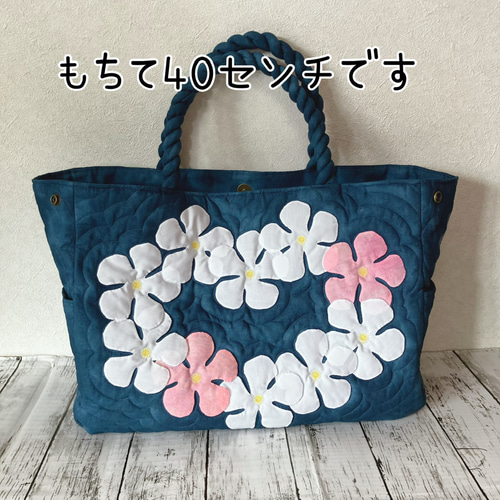 ハワイアンキルト プルメリアの大きめトートバッグネイビー白D トート