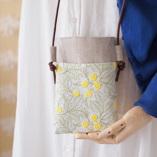 ミモザ刺繍ポケットのスマホショルダー＊ショルダー紐をお選