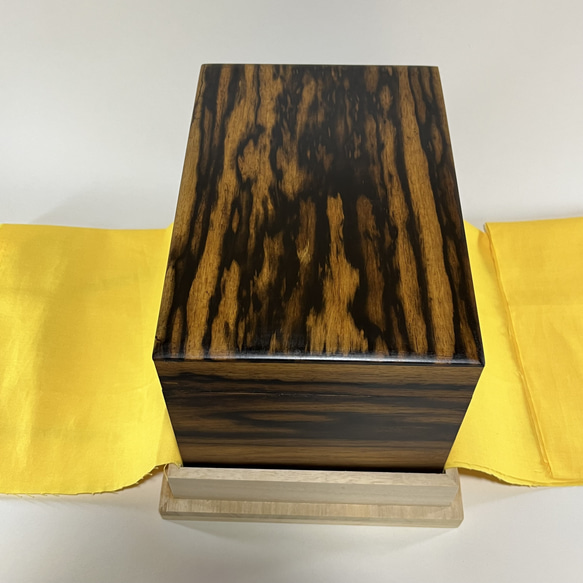 ❗️5000円お値引き‼️85,000円→80,000円 黒柿孔雀杢茶箱 桐製共箱