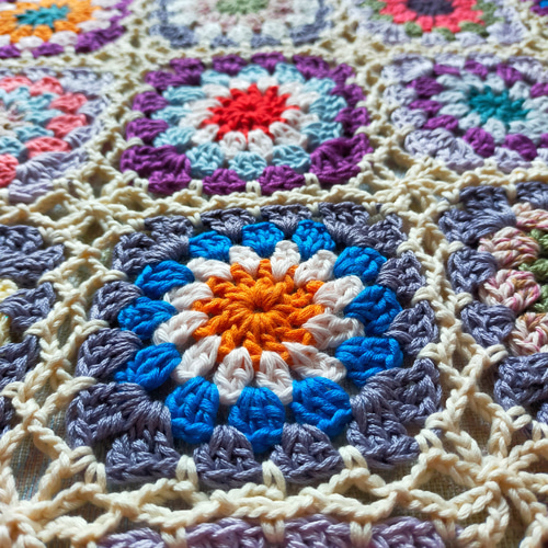 送料無料】ブランケット 紫① マルチカバー グラニースクエア かぎ編み