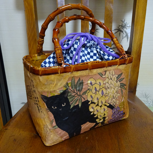 値下げ】一閑張りバック 黒猫と藤花 巾着袋付き 持ち手バンブー かご