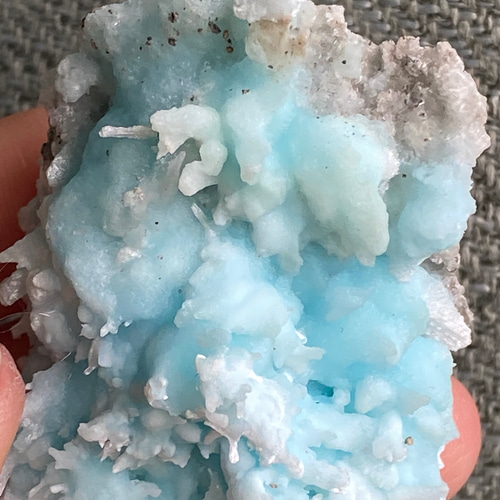 波しぶきのブルーアラゴナイト♢ブルーアラゴナイト原石 02 Waby