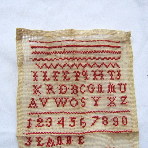1941年 刺繍サンプラー アルファベット フランスアンティーク 生地