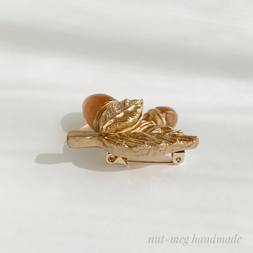 どんぐりのブローチ ブラウン ブローチ 空想雑貨店：nut-meg 通販