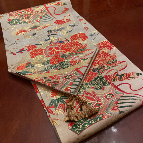 豪華刺繍 花嫁衣装の丸帯から作ったタッセル付き正絹テーブルランナー