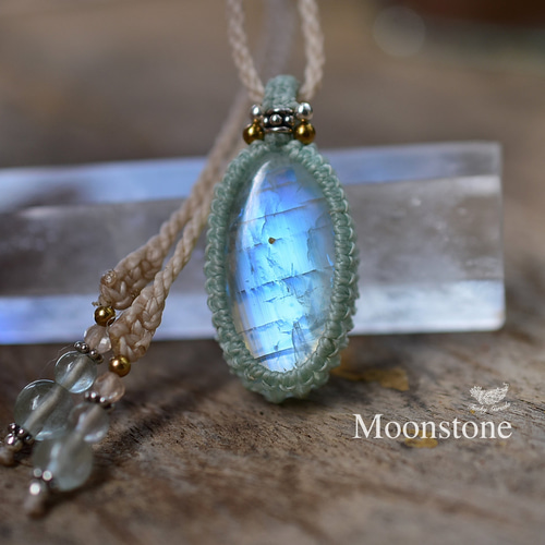 雪の宝石☆レインボームーンストーン マクラメネックレス852
