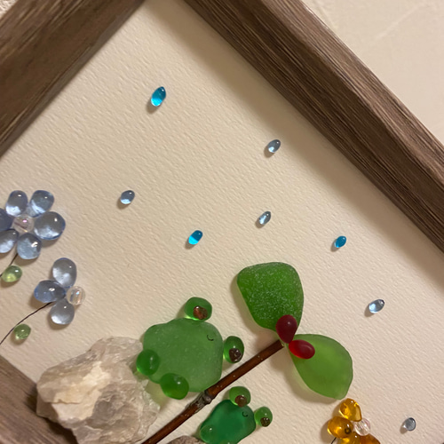 WOL.S シーグラスアート 雨やどりする仲良しカエル その他インテリア