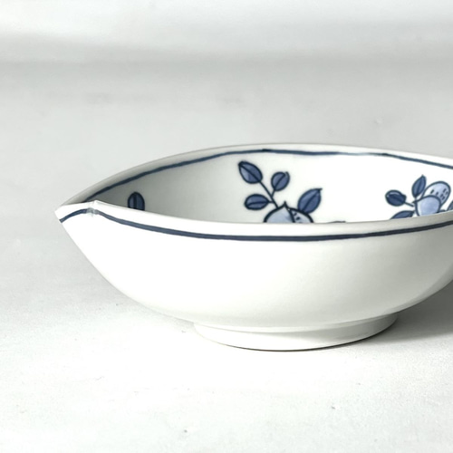 桃尽くし小鉢 形は実・絵柄は桃の木 京焼 染付磁器【春の新作】 お椀