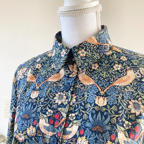 ワイシャツ＊ ウィリアムモリス生地使用 いちご泥棒/ブルー シャツ