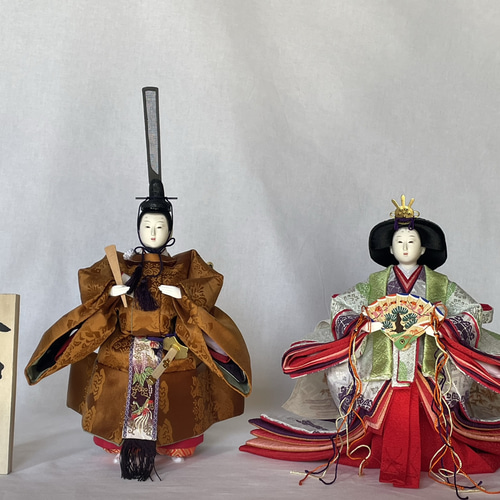 令和記念 〔受注製作〕黄櫨染着用立ち雛 時代は変わっても残していき