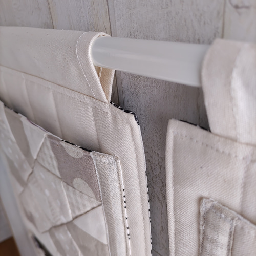 スッキリ壁掛け収納】パッチワークの3段ウォールポケット☆モノトーン