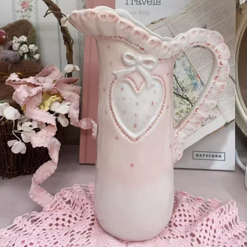 レトロでかわいいピンクのレース陶器の花瓶の花器のプレゼントです