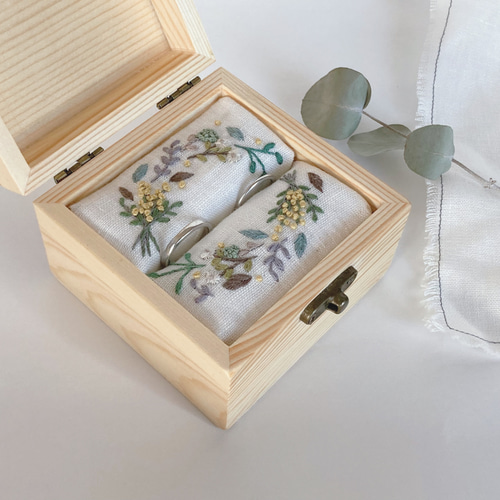 刺繍のリングピロー 木箱 ＊acacia wreath②＊ミモザのリースver.2