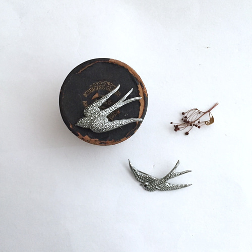 アンティークバードブローチ 鳥ブローチ ギフト 鳥モチーフ