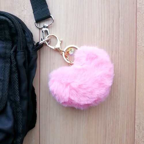 ふわふわハートキーホルダー♡キラキラガラスチャーム付】 ファー