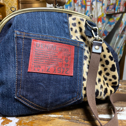 デニムリメイクがま口ショルダーバッグ♪ベルボアひょう柄×デニム