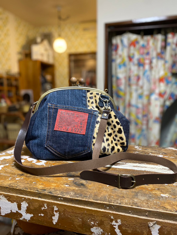 デニムリメイクがま口ショルダーバッグ♪ベルボアひょう柄×デニム