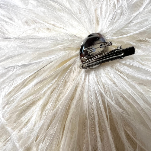 オーストリッチ フェザーコサージュ オフホワイト コサージュ hanaki