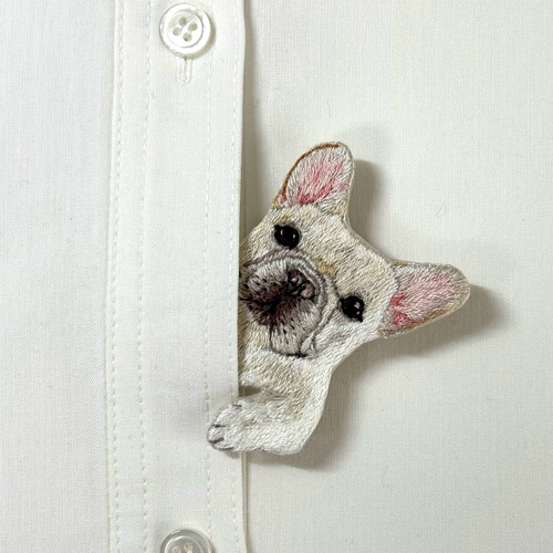 犬刺繍のブローチ【フレンチブルドッグ】 ブローチ hitomi tukada 通販