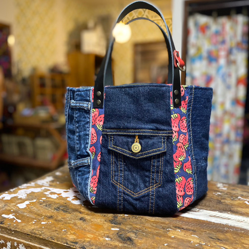 新作♪360度かわいい6面トートバッグ：デニムリメイク×いちご柄 トート