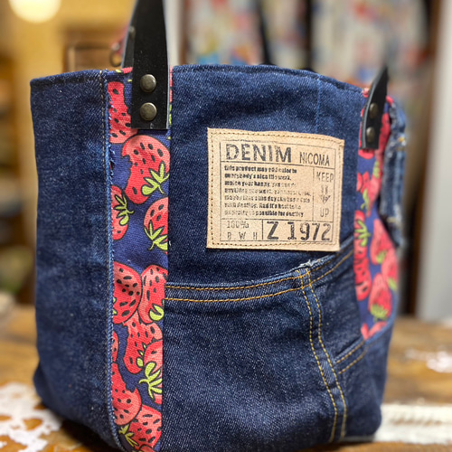 802 ✿ いちご ✿ 花柄デニムリメイクバック ハンドメイド2点 デニム