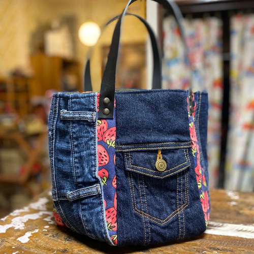 新作♪360度かわいい6面トートバッグ：デニムリメイク×いちご柄 トート