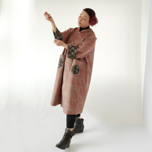 大島紬とピンク紬のフード付リバーシブルコート（着物リメイク