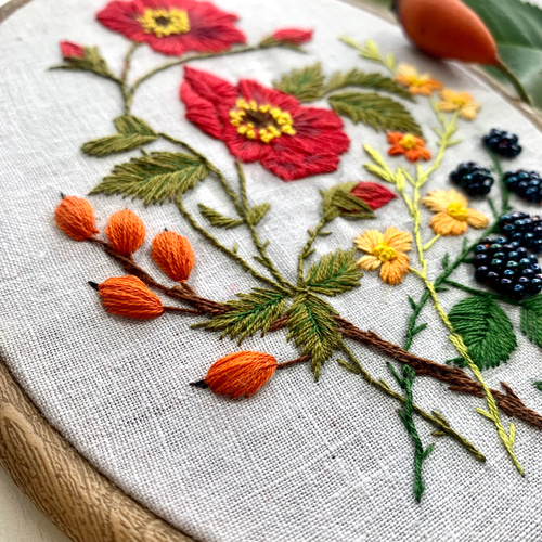 受注製作 Rose Garden ロサ&ローズヒップ 手刺繍タペストリー