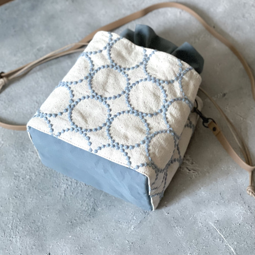 ⚮̈ミナペルホネン タンバリン ライトブルー ネリオバッグ 巾着 あおり