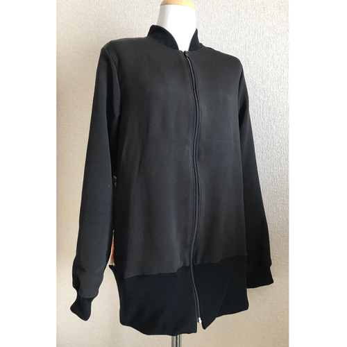 25☆黒留袖☆着物リメイク ☆レディースM☆ブルゾン☆スカジャン