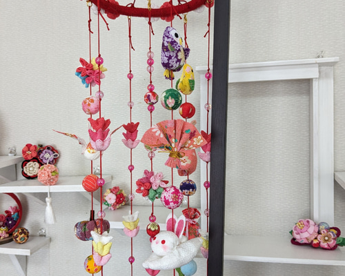 ちりめん細工の吊るし飾り お祝い 女の子の成長を願う✿つるし雛