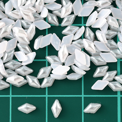 ネイルパーツ パール 5mm ホワイト ひし形 1000個 ぷっくり 封入