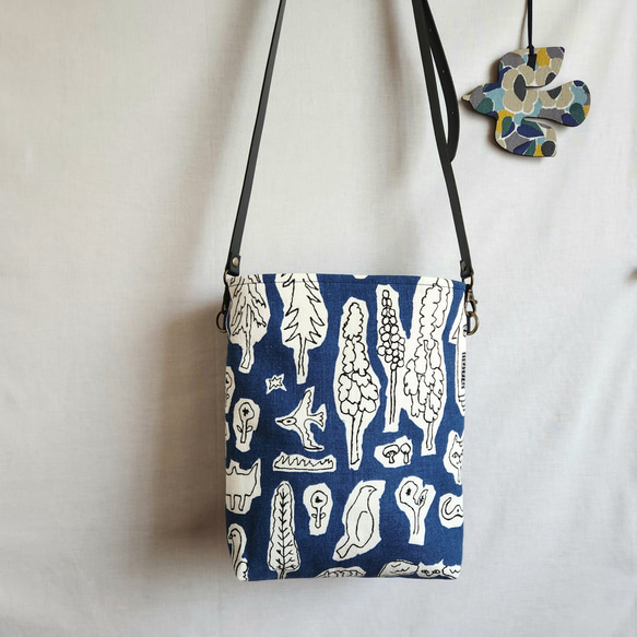 forest lifeのショルダーバッグ ミナペルホネンのファブリックで