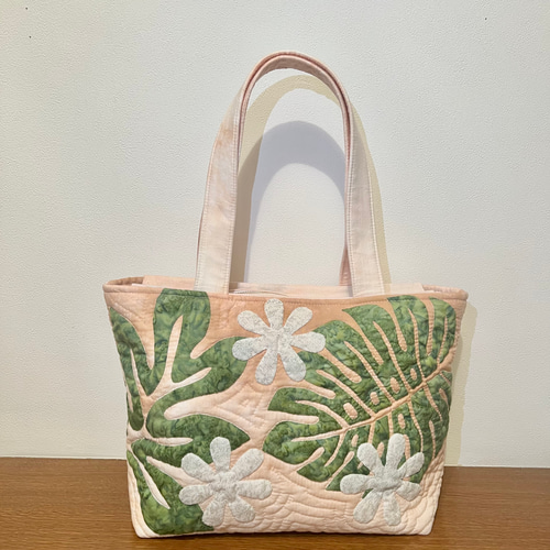 ハワイアンキルト モンステラとラウアエ の トートバッグ トートバッグ