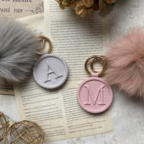 特別な方へのプレゼントに✨【両面本革レザー】イニシャルキーホルダー