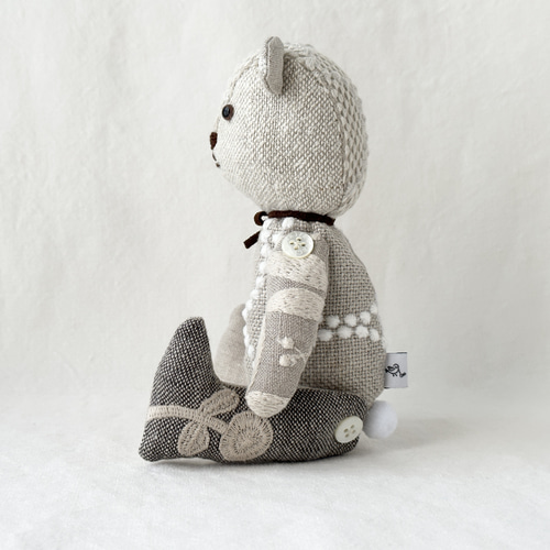 くまのぬいぐるみ ミナペルホネンを使用して ぬいぐるみ ハナノタネ