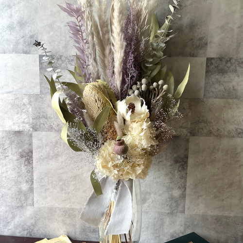 ドライフラワーとプリザーブドフラワーブーケ 白とグレー、パープルの