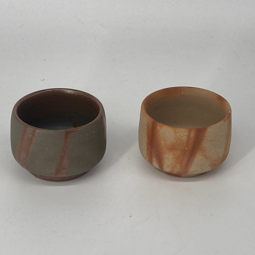 備前焼 ぐい呑2個組 青備前、緋襷 木箱入り おちょこ・ぐい呑み・徳利