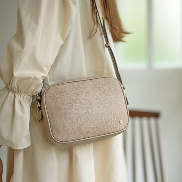 第3世代 コンパクト ショルダーバッグ スクエア ミニ 斜めがけ モカ